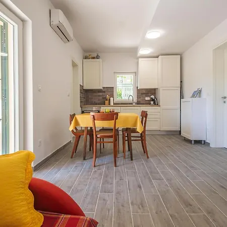 Apartment Estera *